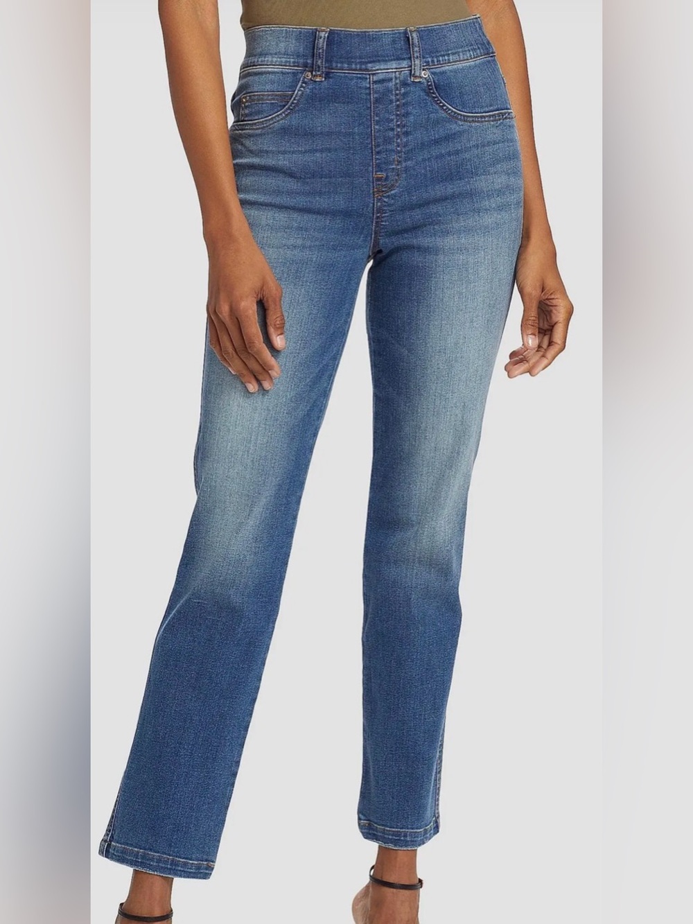 SPANX Women’s High-Rise Cropped Straight Leg Pull On Jeans. Size Medium